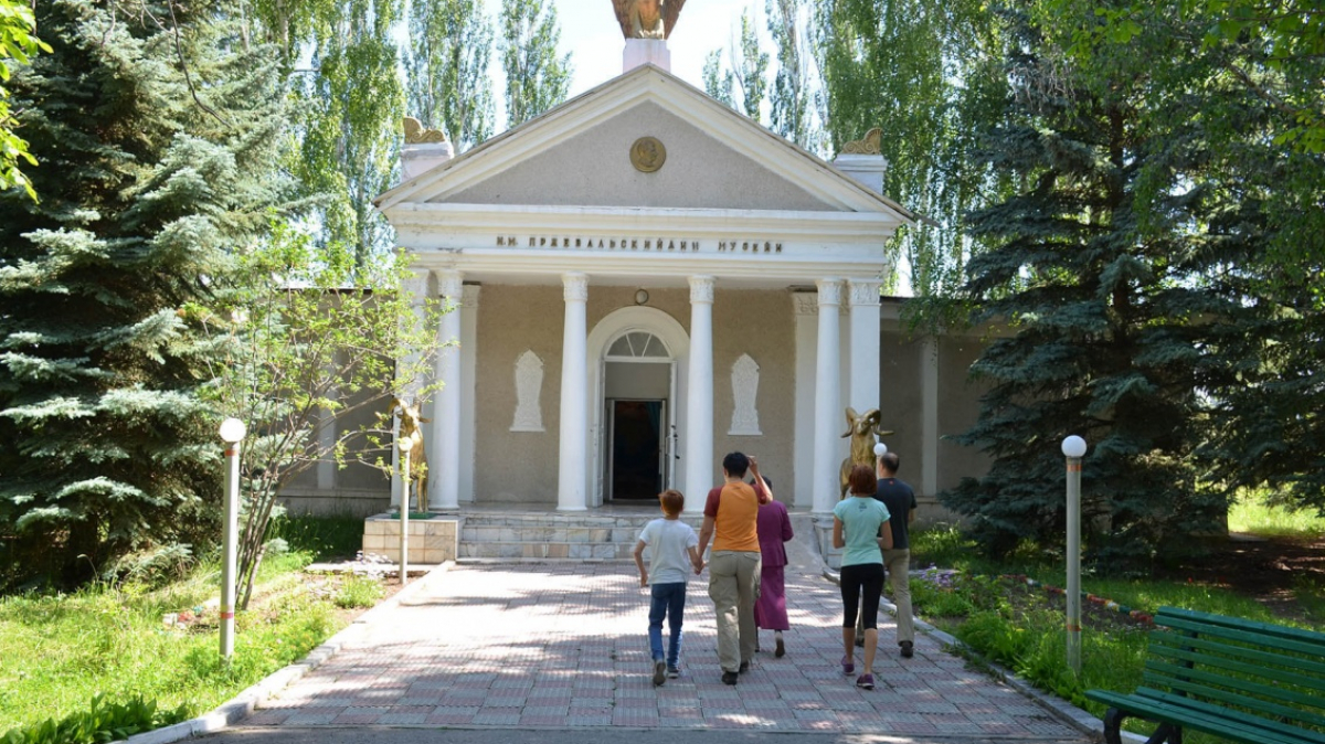 В музее Н.М. Пржевальского. Фото Анатолия Жидкова 