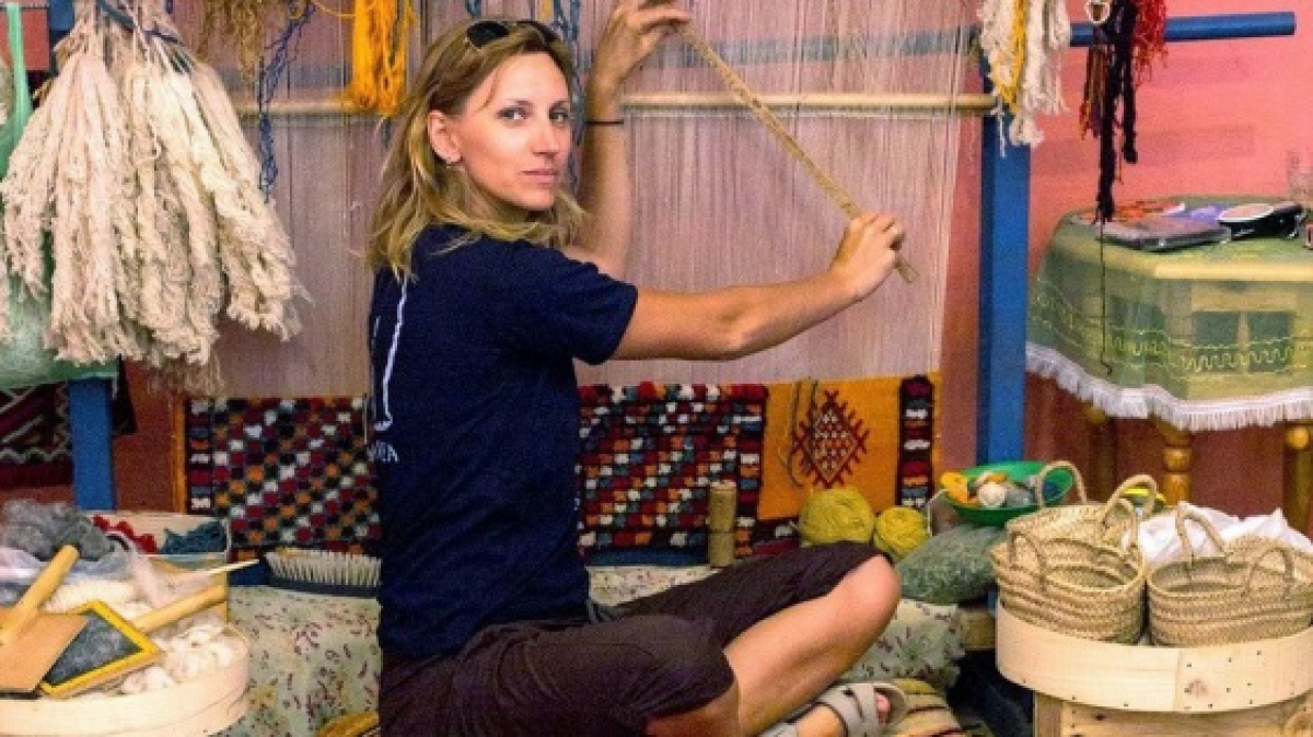 Учимся делать ковры. Фото из архива гида Натальи Кислушко